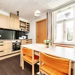 Niine 5 Apartment